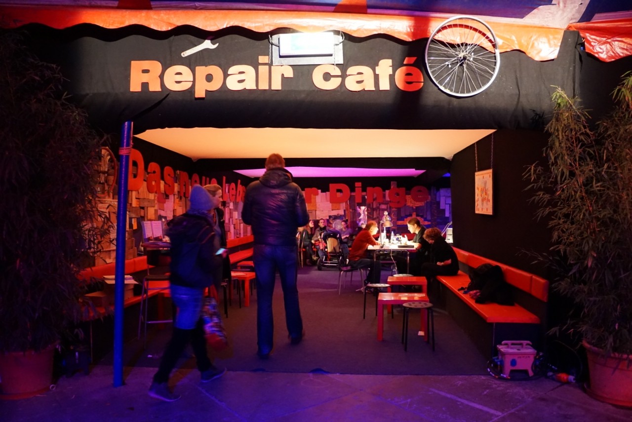Reparieren auf dem Tollwood Winterfestival