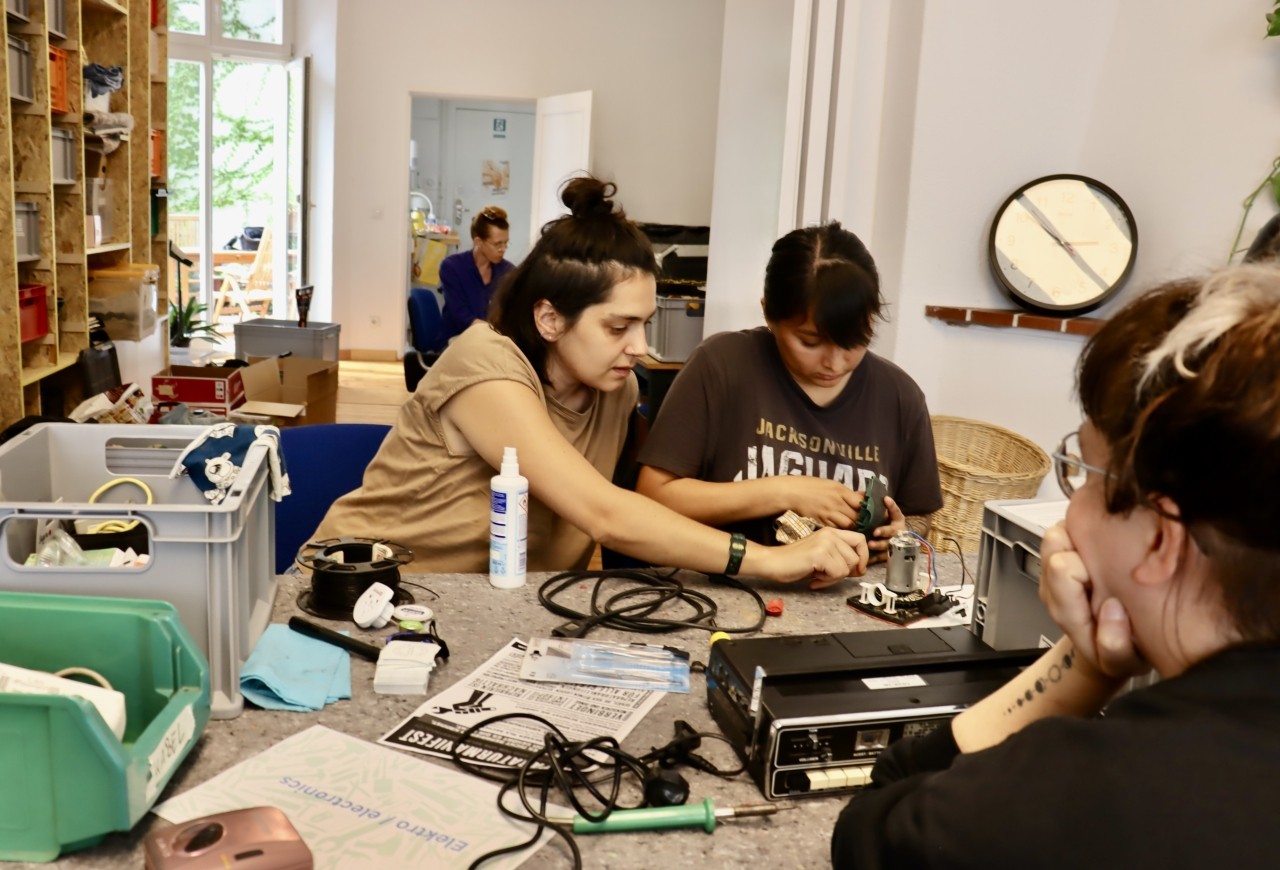 Schokofabrik-Repair-Cafe-Berlin_cAnuscheh-Amir-Khalili-_20241213-080320_1
